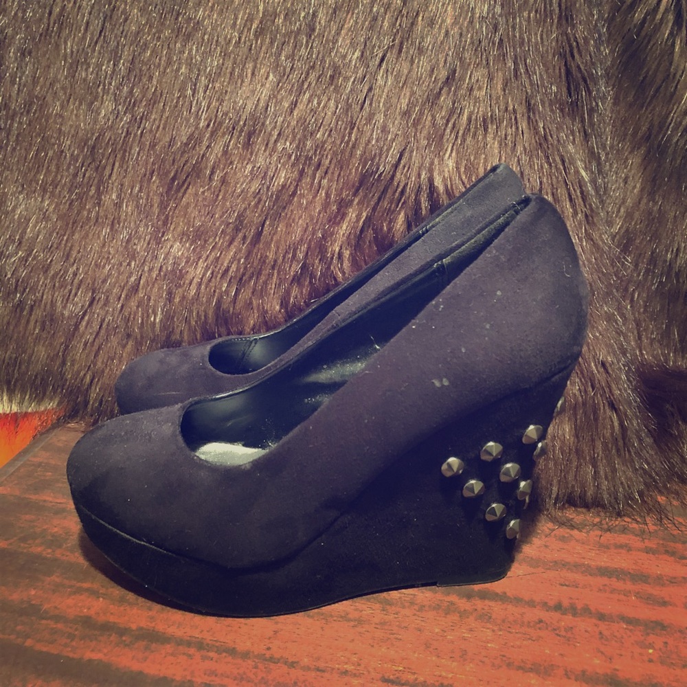 Black studded closed toed wedges